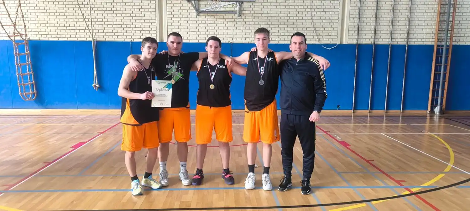 ČESTITAMO Veliki uspjeh Tehničke škole Čakovec – osvojeno zlato u košarci ‘3 na 3’ (3) ČESTITAMO Veliki uspjeh Tehničke škole Čakovec – osvojeno zlato u košarci ‘3 na 3’ (3)