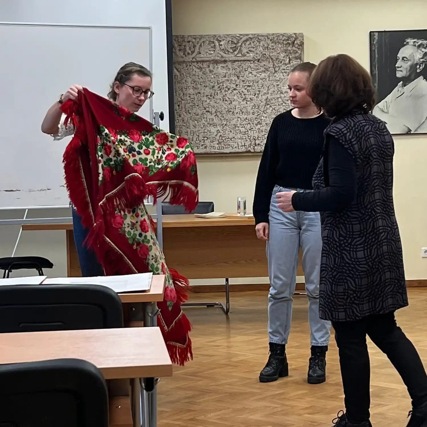 ČUVARI BAŠTINE Međimurska narodna nošnja u središtu predavanja za gimnazijske folkloraše (1) ČUVARI BAŠTINE Međimurska narodna nošnja u središtu predavanja za gimnazijske folkloraše (1)