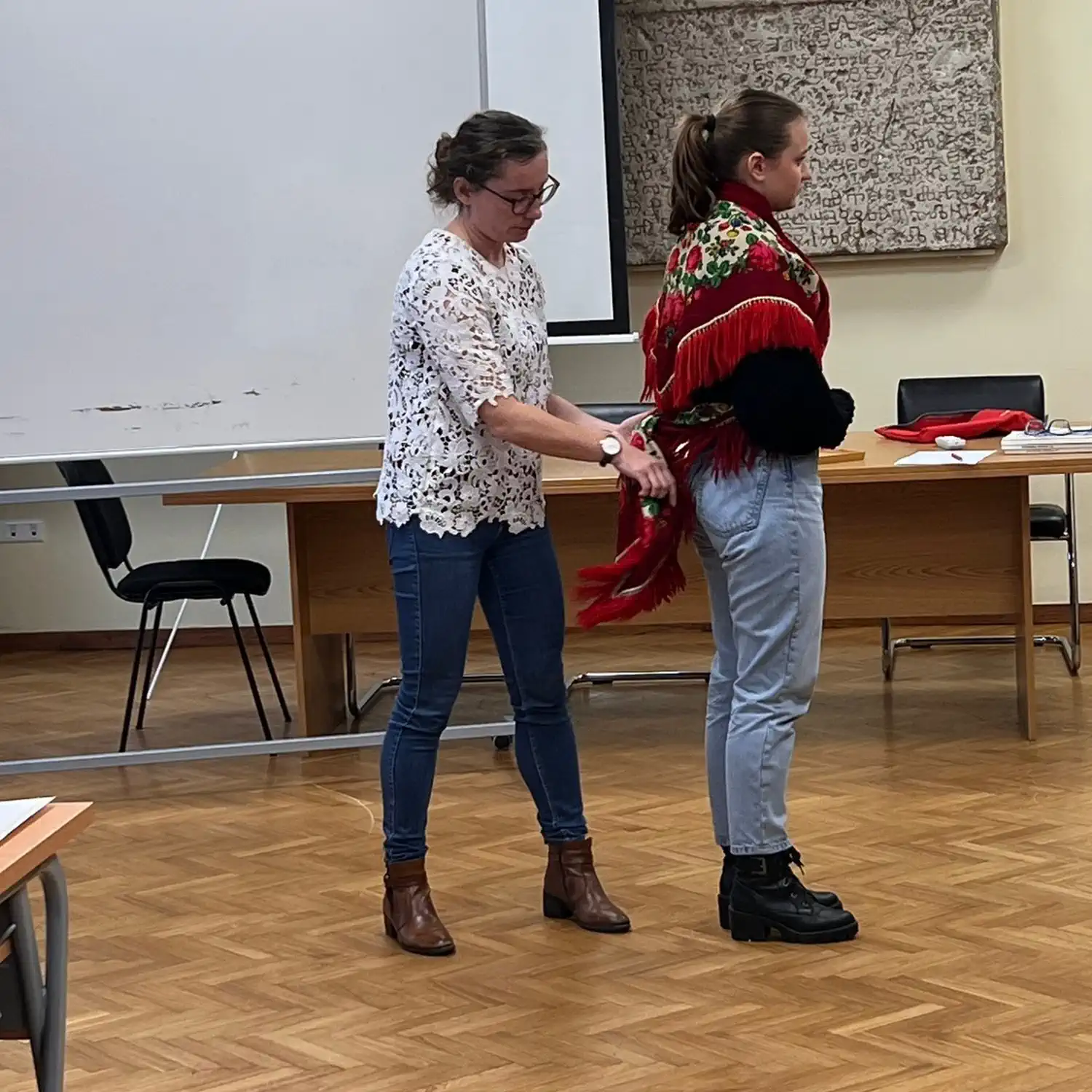 ČUVARI BAŠTINE Međimurska narodna nošnja u središtu predavanja za gimnazijske folkloraše (3) ČUVARI BAŠTINE Međimurska narodna nošnja u središtu predavanja za gimnazijske folkloraše (3)