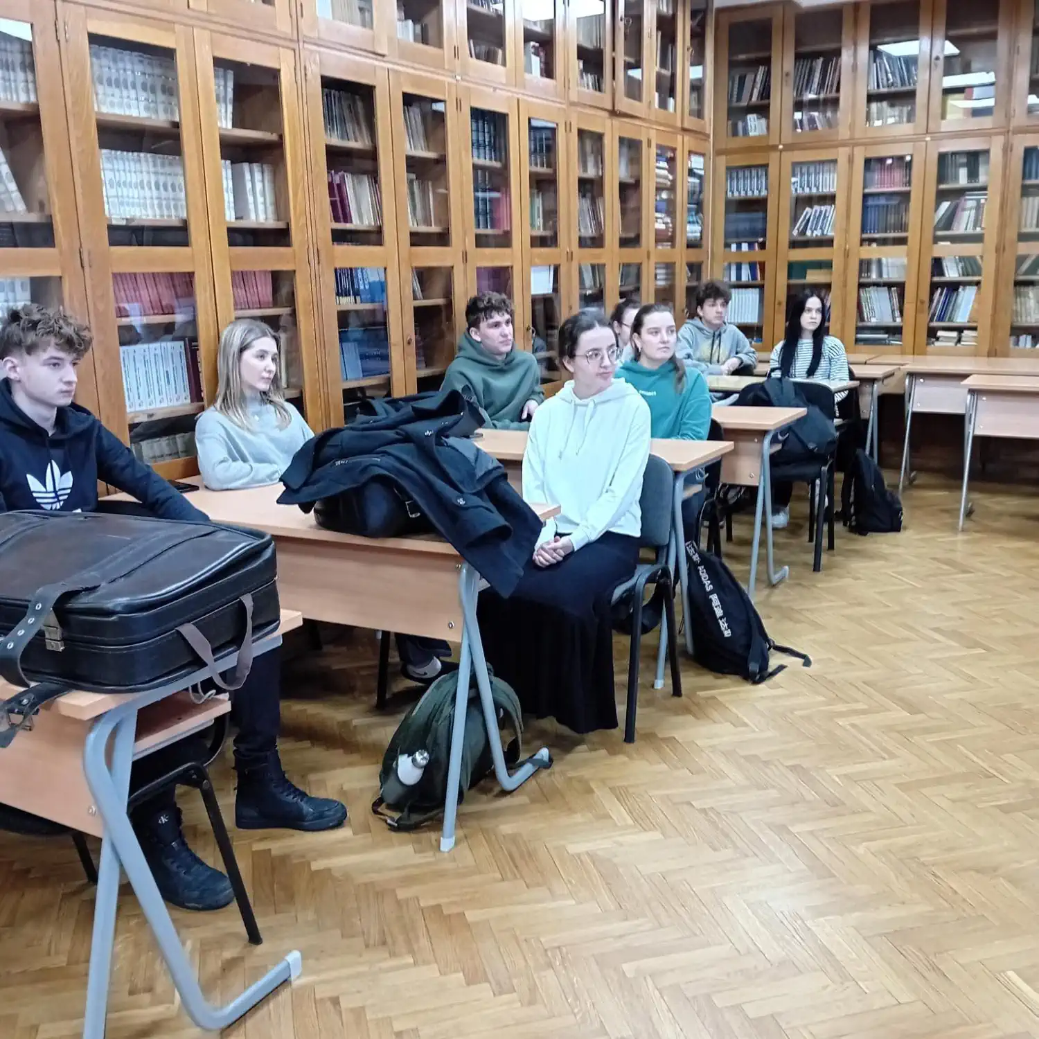 ČUVARI BAŠTINE Međimurska narodna nošnja u središtu predavanja za gimnazijske folkloraše (5) ČUVARI BAŠTINE Međimurska narodna nošnja u središtu predavanja za gimnazijske folkloraše (5)