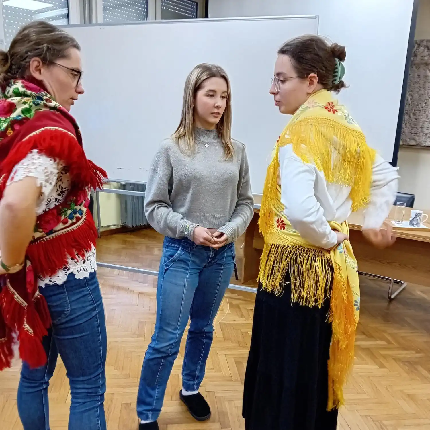 ČUVARI BAŠTINE Međimurska narodna nošnja u središtu predavanja za gimnazijske folkloraše (7) ČUVARI BAŠTINE Međimurska narodna nošnja u središtu predavanja za gimnazijske folkloraše (7)