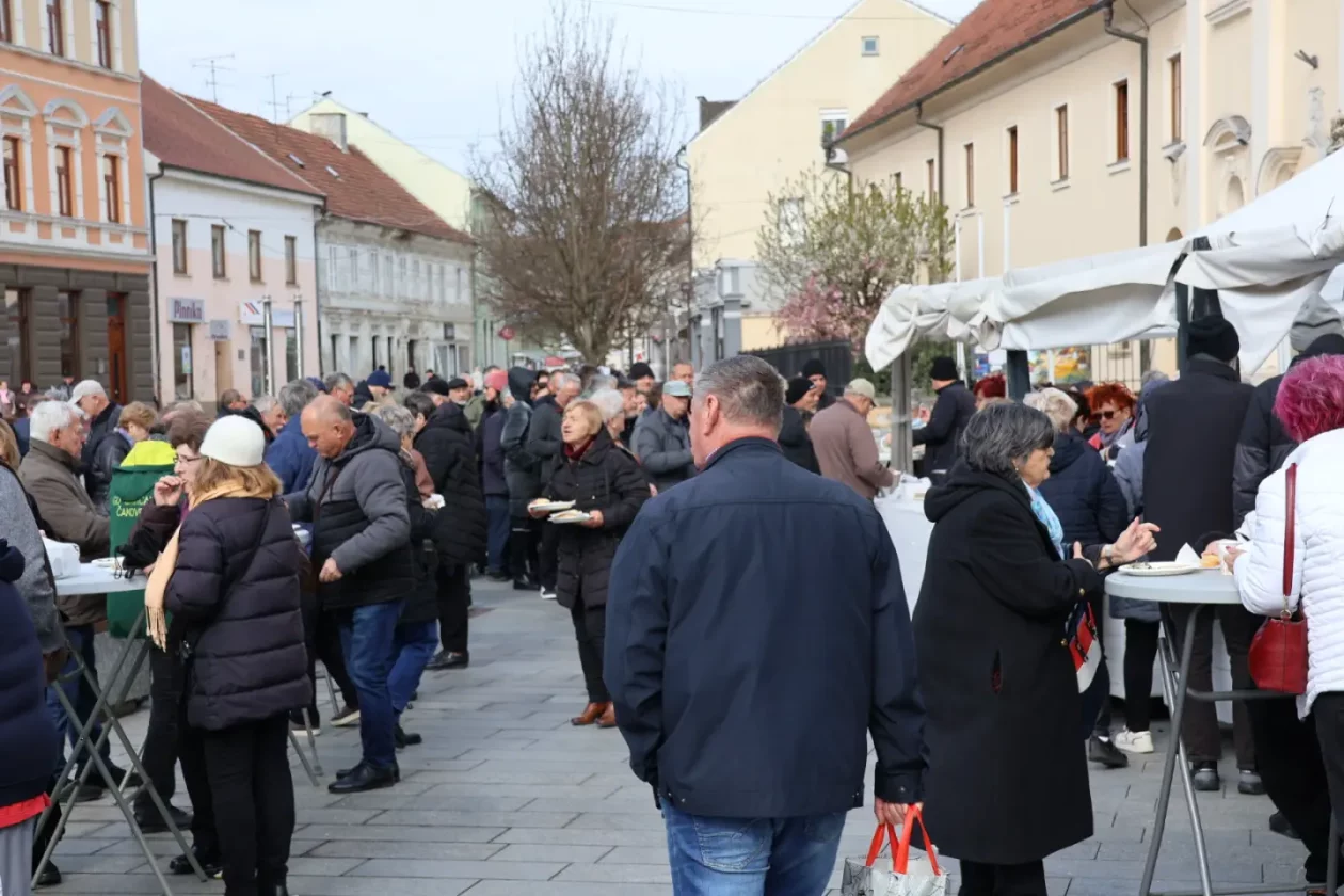 Čakovec, Franjevački trg, ribice Uskrs 3.4.2026 (1) Čakovec, Franjevački trg, ribice Uskrs 3.4.2026 (1)