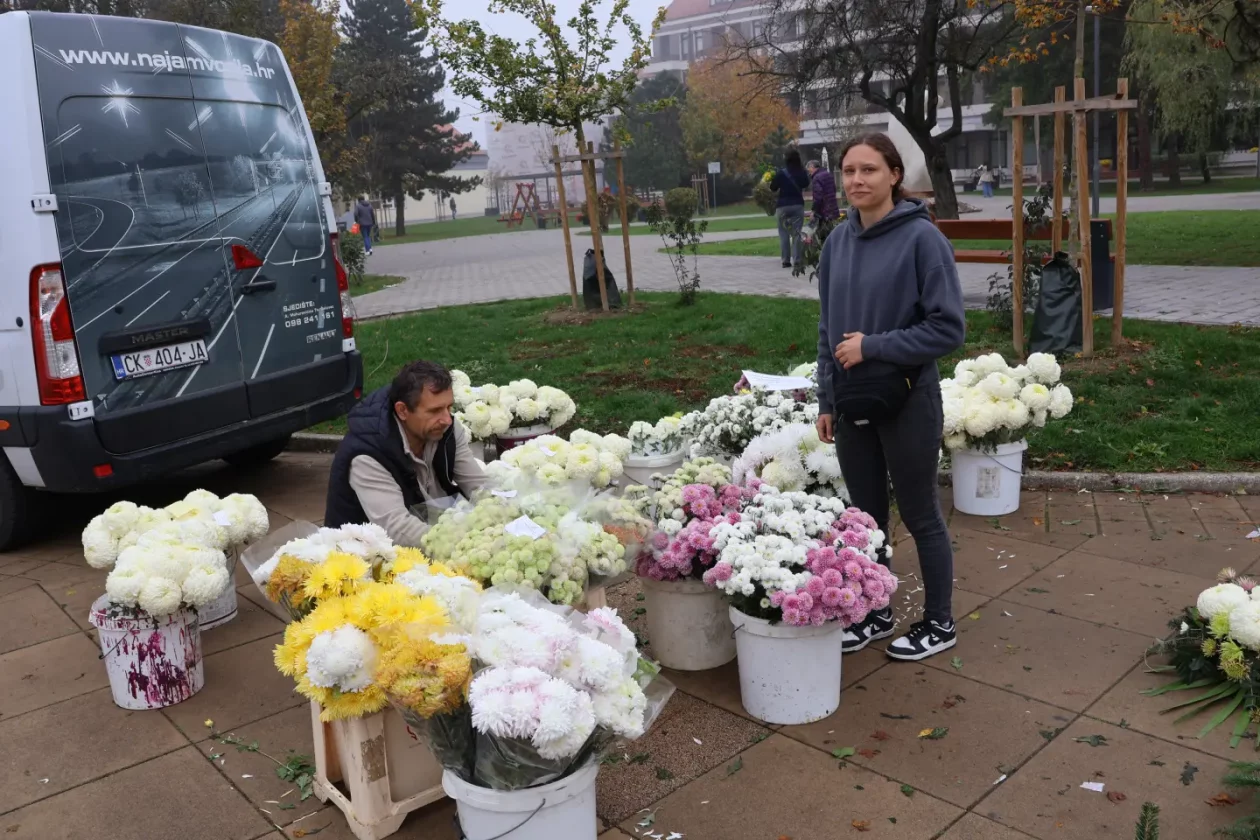 Čakovec, tržnica, 31.10.2025., Svi sveti, aranžmani (13)