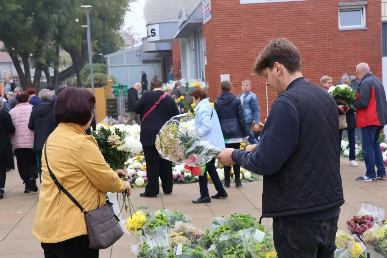 Čakovec, tržnica, 31.10.2025., Svi sveti, aranžmani (17)
