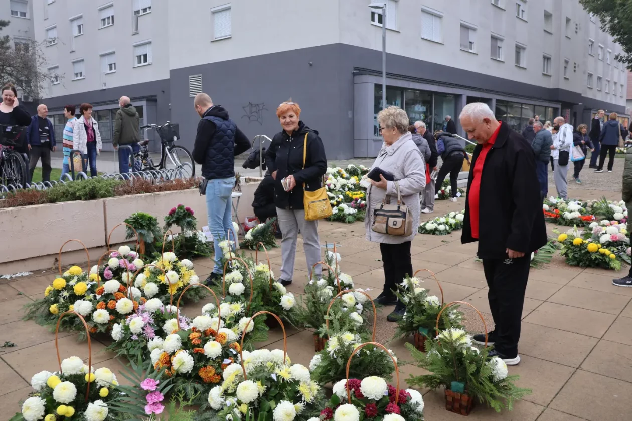 Čakovec, tržnica, 31.10.2025., Svi sveti, aranžmani (25)