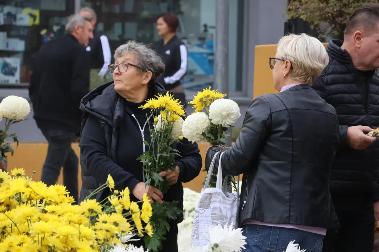 Čakovec, tržnica, 31.10.2025., Svi sveti, aranžmani (30)
