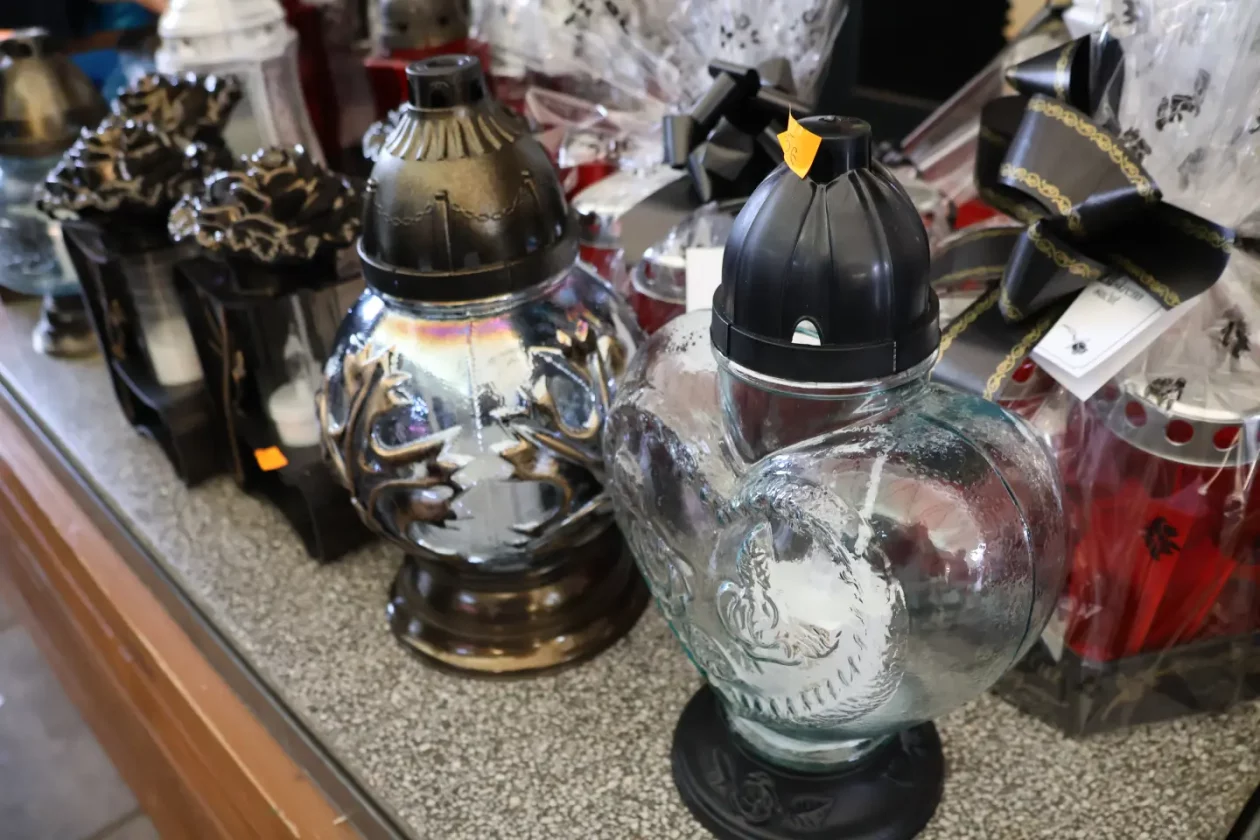 Čakovec, tržnica, 31.10.2025., Svi sveti, aranžmani (43)