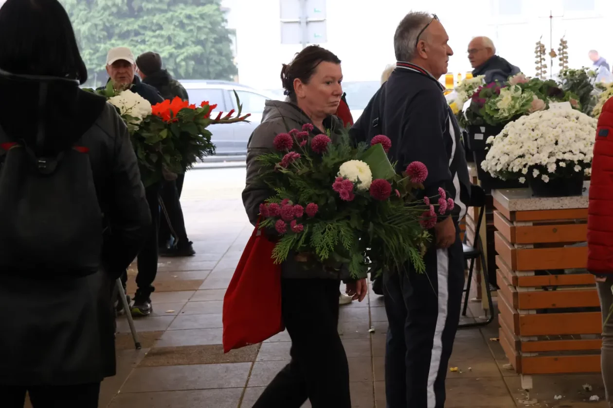 Čakovec, tržnica, 31.10.2025., Svi sveti, aranžmani (52)