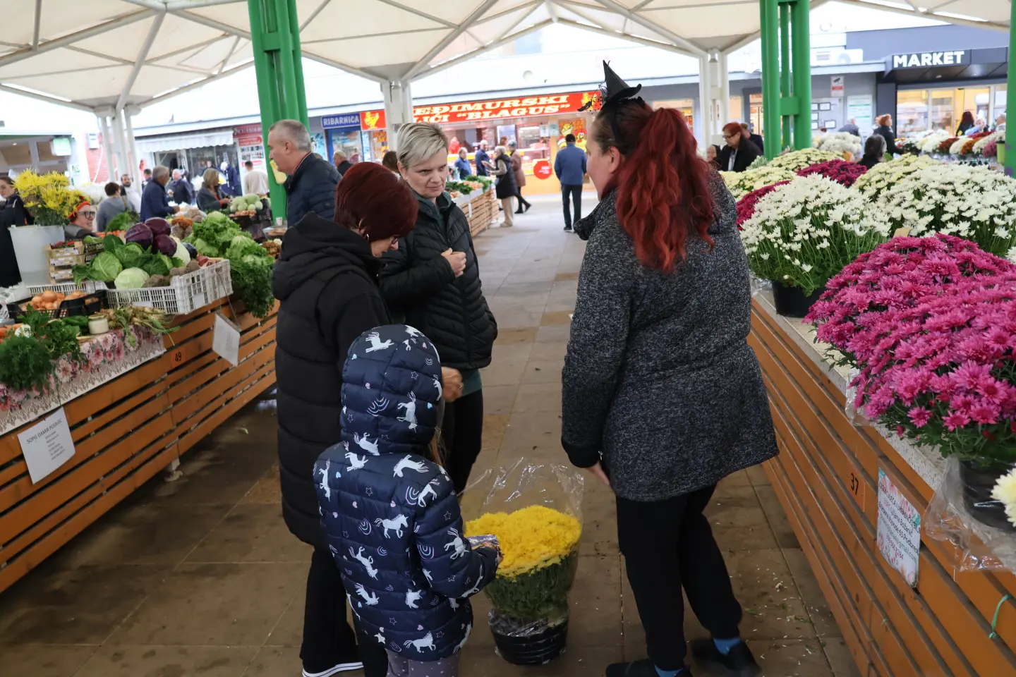 Čakovec, tržnica, 31.10.2025., Svi sveti, aranžmani (58)