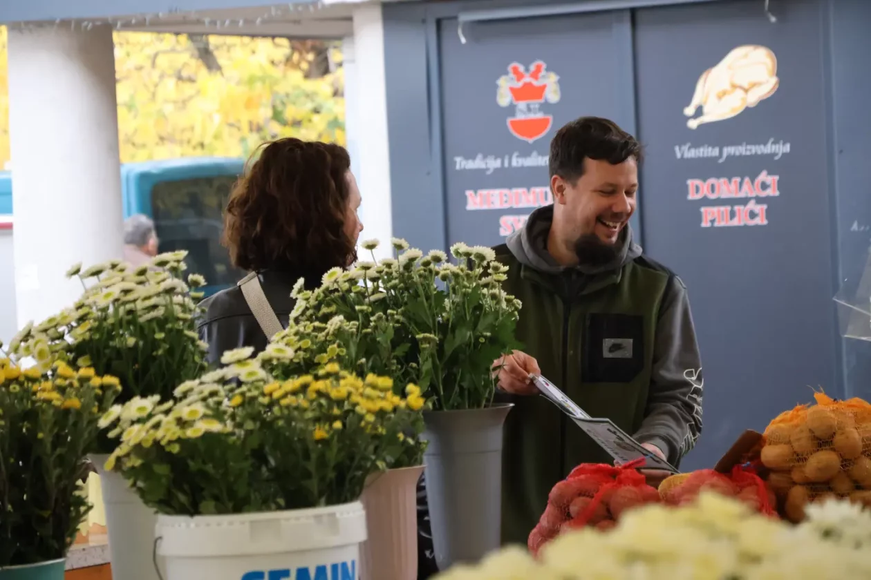 Čakovec, tržnica, 31.10.2025., Svi sveti, aranžmani (63)