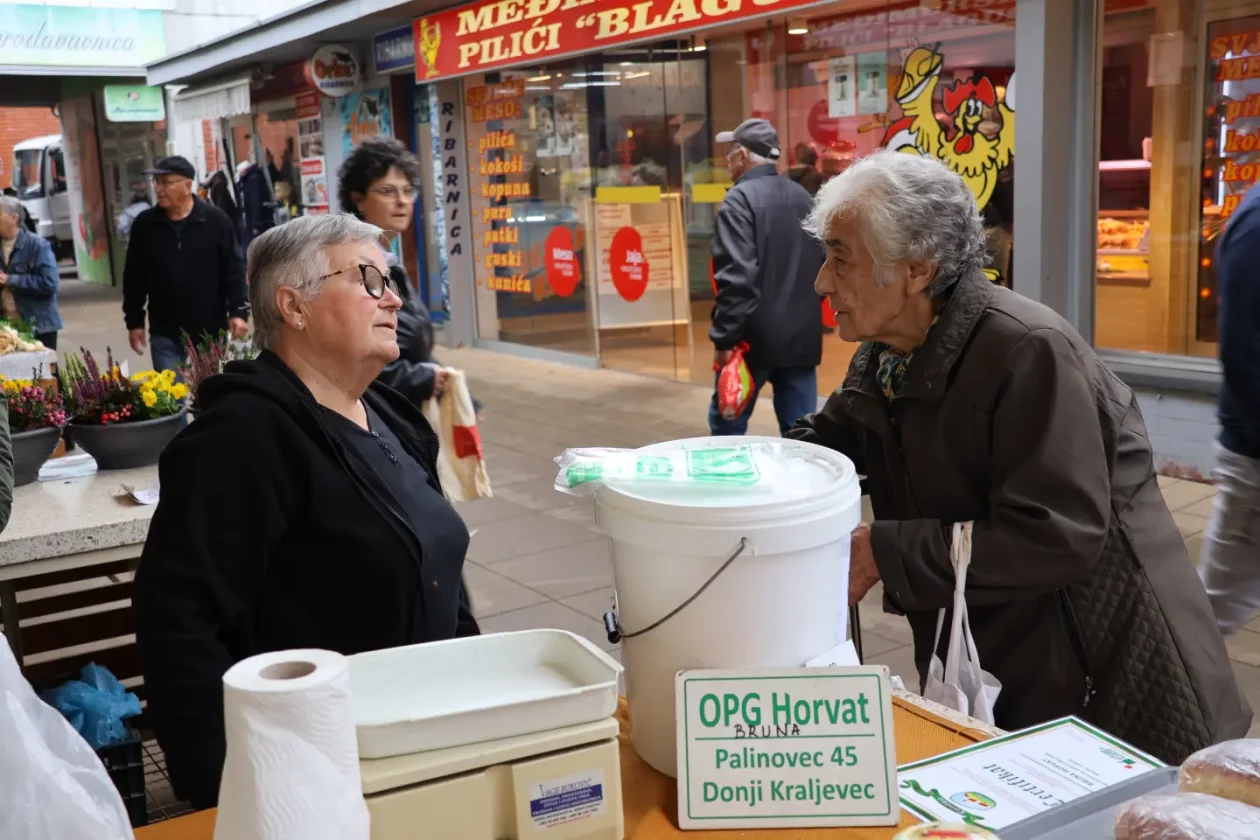 Čakovec, tržnica, 31.10.2025., Svi sveti, aranžmani (68)