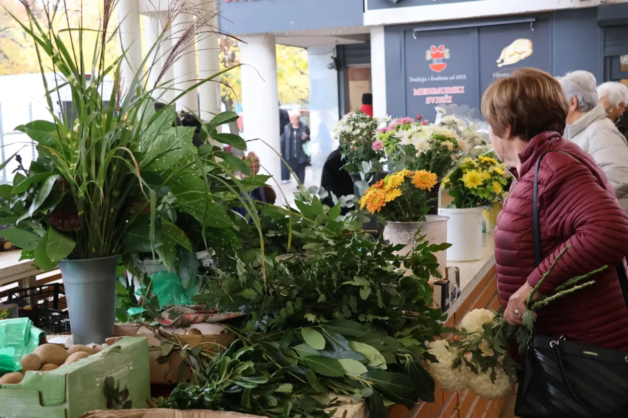 Čakovec, tržnica, 31.10.2025., Svi sveti, aranžmani (76)