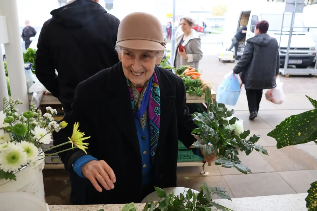 Čakovec, tržnica, 31.10.2025., Svi sveti, aranžmani (78)