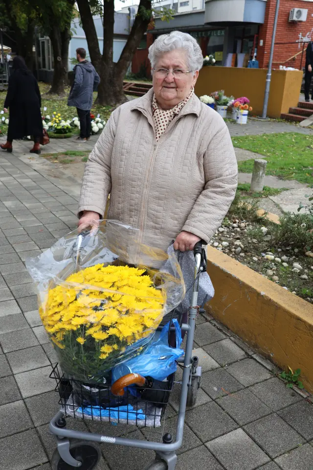 Čakovec, tržnica, 31.10.2025., Svi sveti, aranžmani (95)