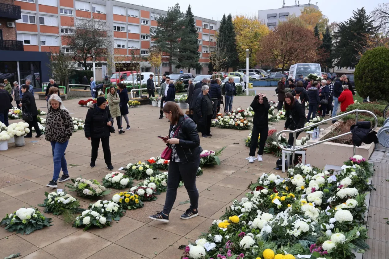 Čakovec, tržnica, 31.10.2025., Svi sveti, aranžmani (98)
