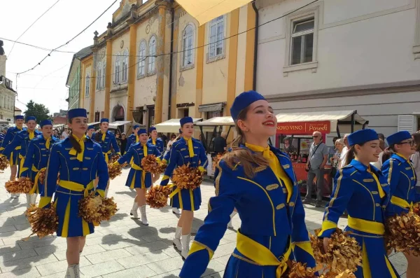 Čakovečke mažoretkinje 30. obljetnica – veliki mimohod (4)