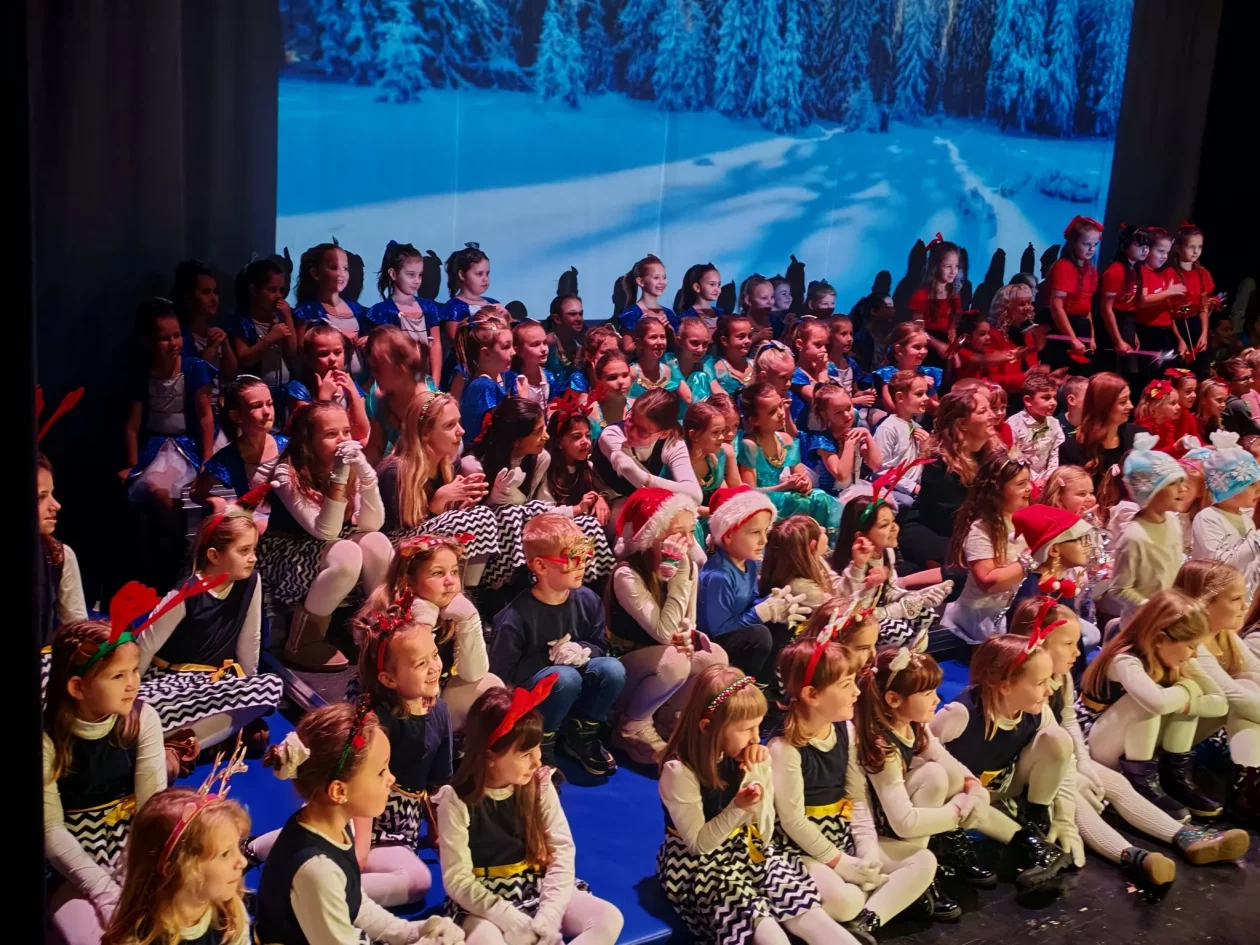 Čakovečke mažoretkinje studeni koncert (7)