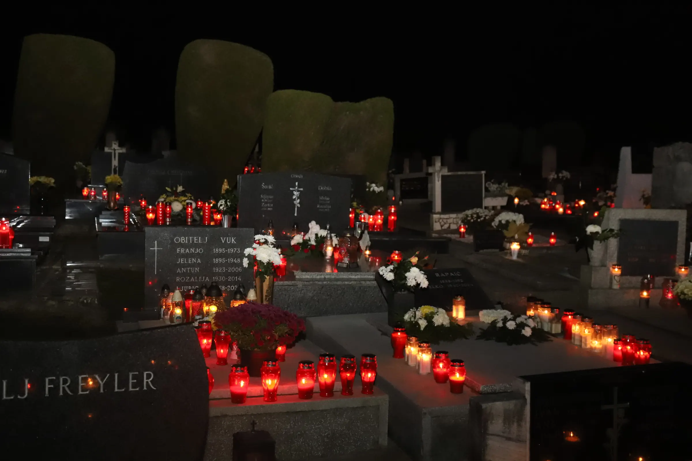 Čakovečko groblje po noći 2024 (11) Čakovečko groblje po noći 2024 (11)