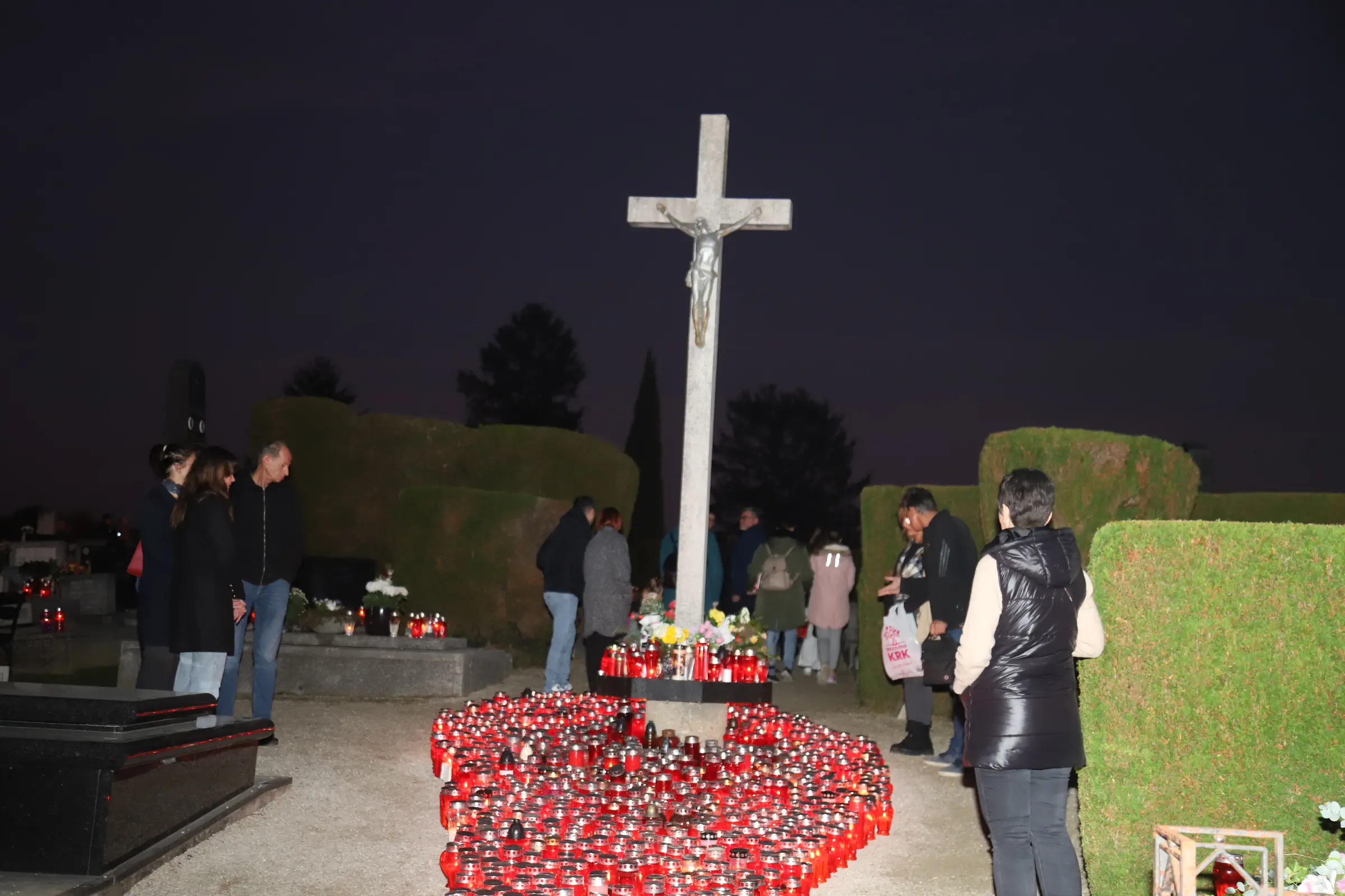 Čakovečko groblje po noći 2024 (14) Čakovečko groblje po noći 2024 (14)