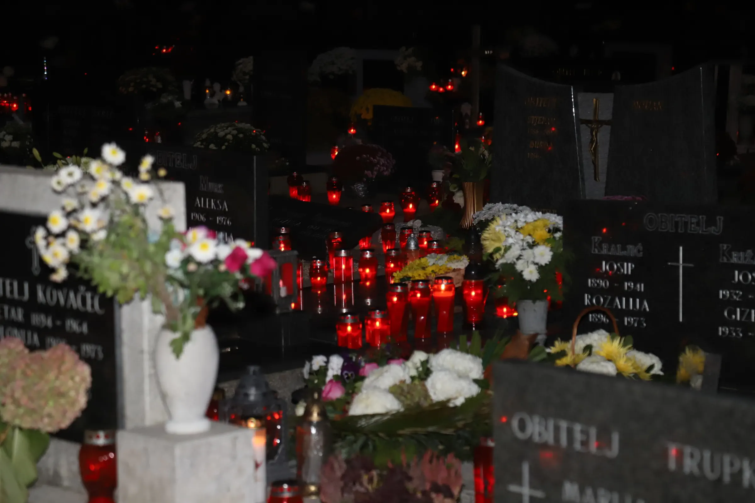 Čakovečko groblje po noći 2024 (19) Čakovečko groblje po noći 2024 (19)