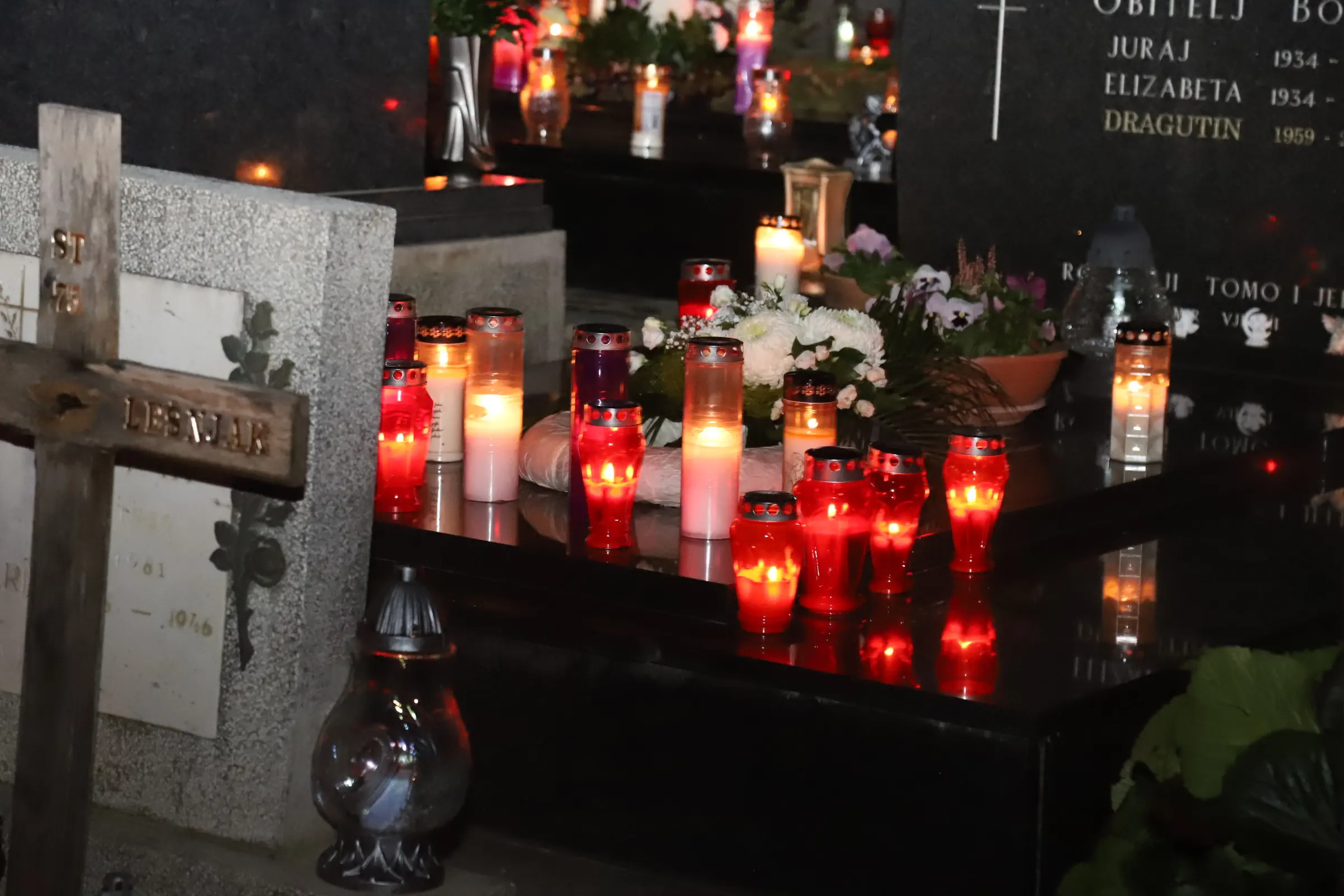 Čakovečko groblje po noći 2024 (3) Čakovečko groblje po noći 2024 (3)