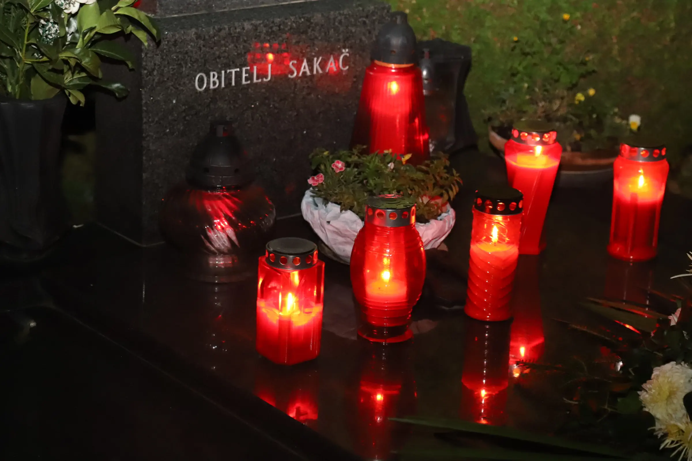 Čakovečko groblje po noći 2024 (4) Čakovečko groblje po noći 2024 (4)