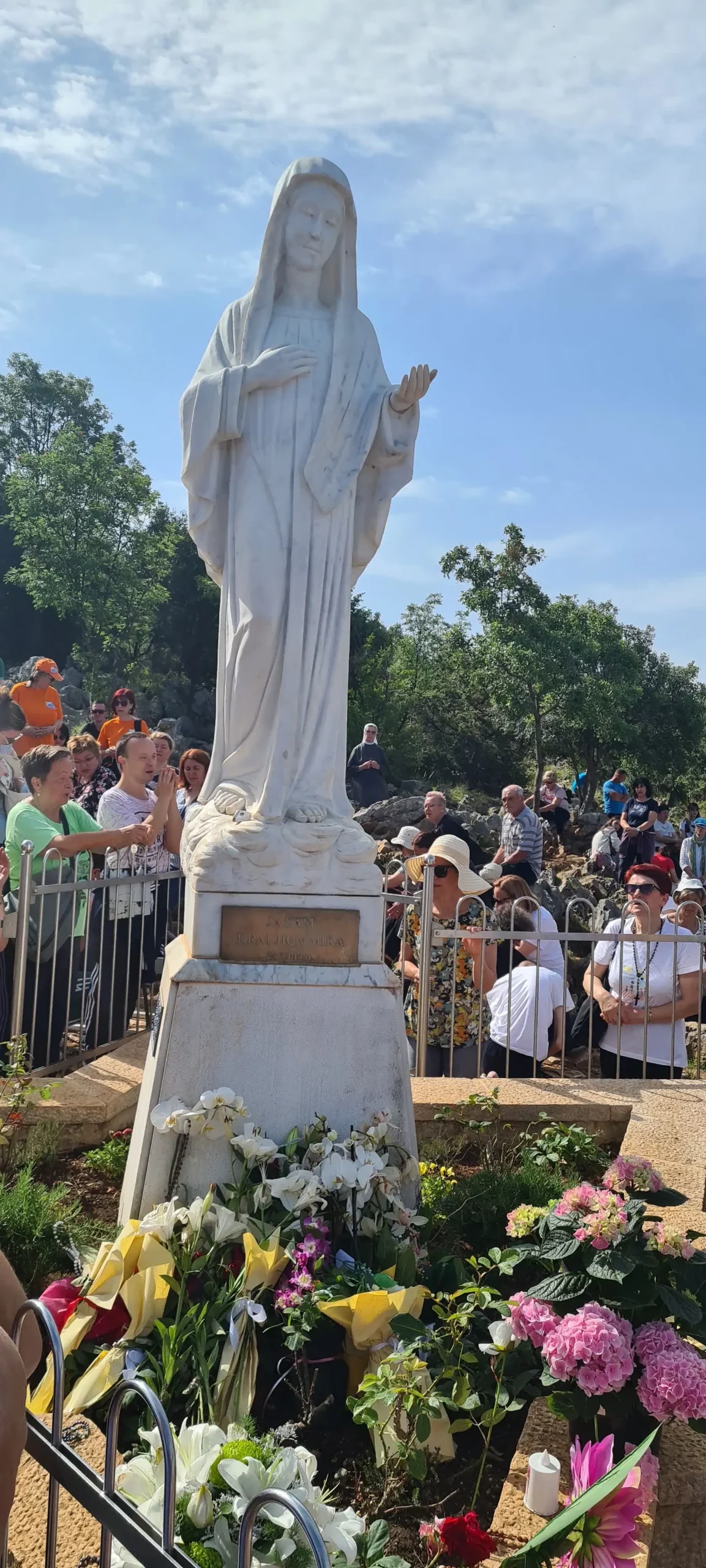 Članovi Udruge ‘HVIDR-a Jug Čakovec’ posjetili Međugorje 2024 (13) Članovi Udruge ‘HVIDR-a Jug Čakovec’ posjetili Međugorje 2024 (13)