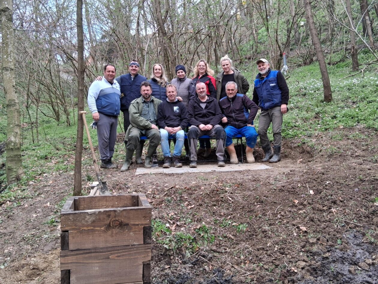 Članovi Udruge Okus očistili izvor vode Postavljen simbolični bunar (3) Članovi Udruge Okus očistili izvor vode Postavljen simbolični bunar (1)