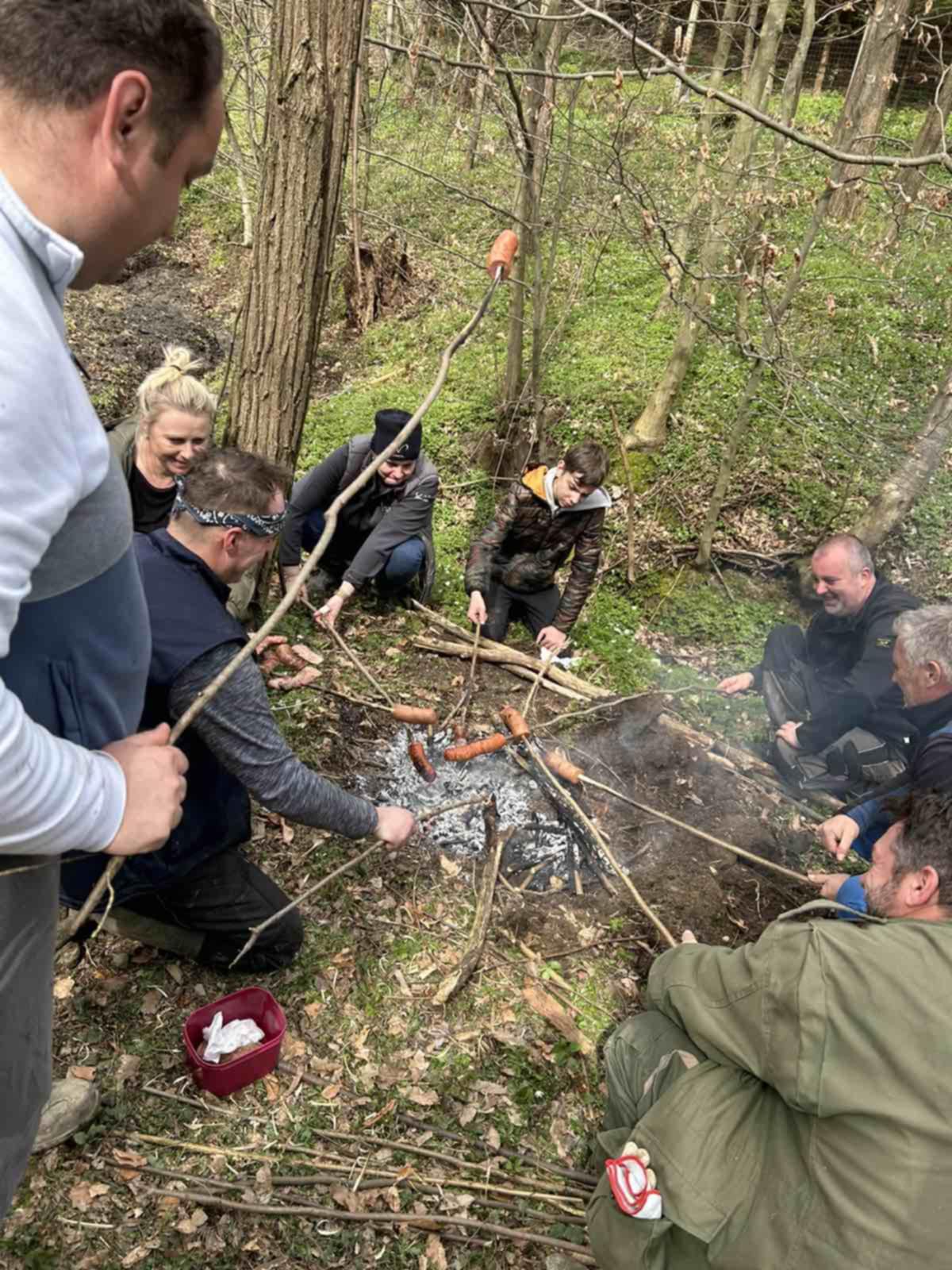 Članovi Udruge Okus očistili izvor vode Postavljen simbolični bunar (4) Članovi Udruge Okus očistili izvor vode Postavljen simbolični bunar (1)