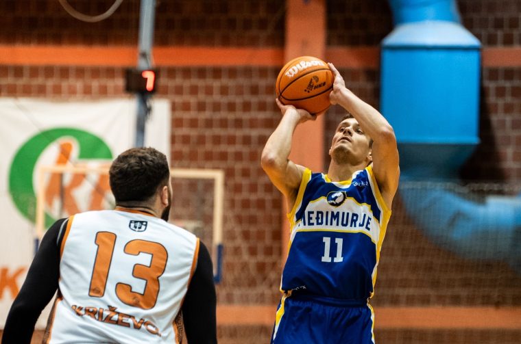 Combo bek Međimurja Domagoj Kuzmić bio je naš najbolji strijelac, ali to ovaj put nije bilo dovoljno u derbiju 22 Combo bek Međimurja Domagoj Kuzmić bio je naš najbolji strijelac, ali to ovaj put nije bilo dovoljno u derbiju 22