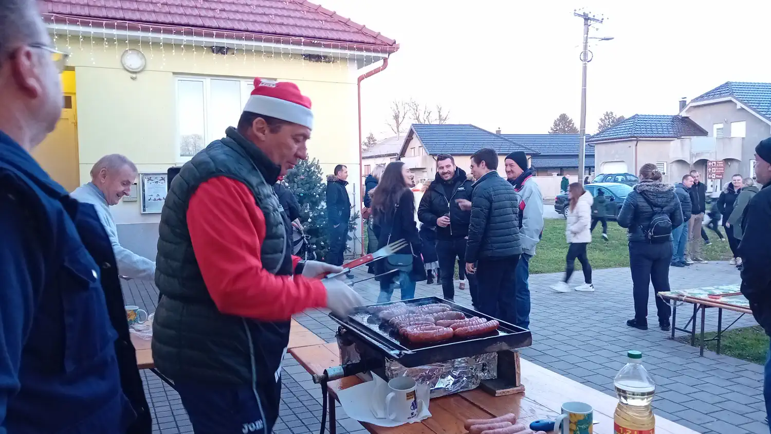 Črečan u mirisu kobasica i predblagdanskog duha Nikolinje uz Radovana i Peju (2) Črečan u mirisu kobasica i predblagdanskog duha Nikolinje uz Radovana i Peju (2)