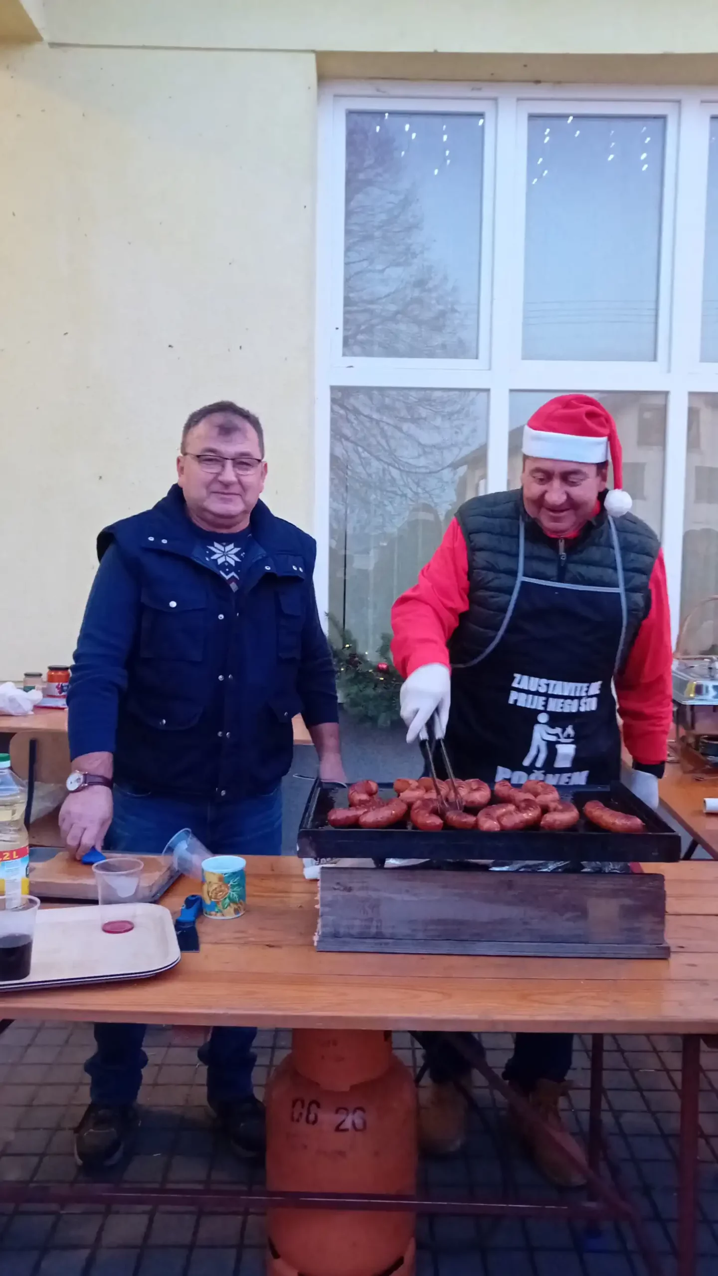 Črečan u mirisu kobasica i predblagdanskog duha Nikolinje uz Radovana i Peju (4) Črečan u mirisu kobasica i predblagdanskog duha Nikolinje uz Radovana i Peju (4)