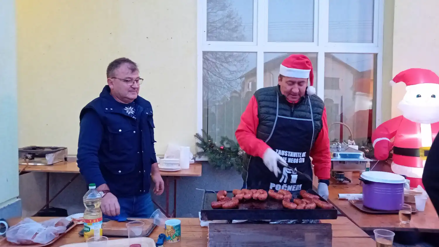 Črečan u mirisu kobasica i predblagdanskog duha Nikolinje uz Radovana i Peju (5) Črečan u mirisu kobasica i predblagdanskog duha Nikolinje uz Radovana i Peju (5)