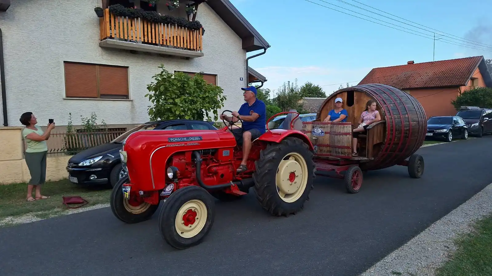 Črna pešta 2024. povorka oldtimera (3) traktor Črna pešta 2024. povorka oldtimera (3) traktor