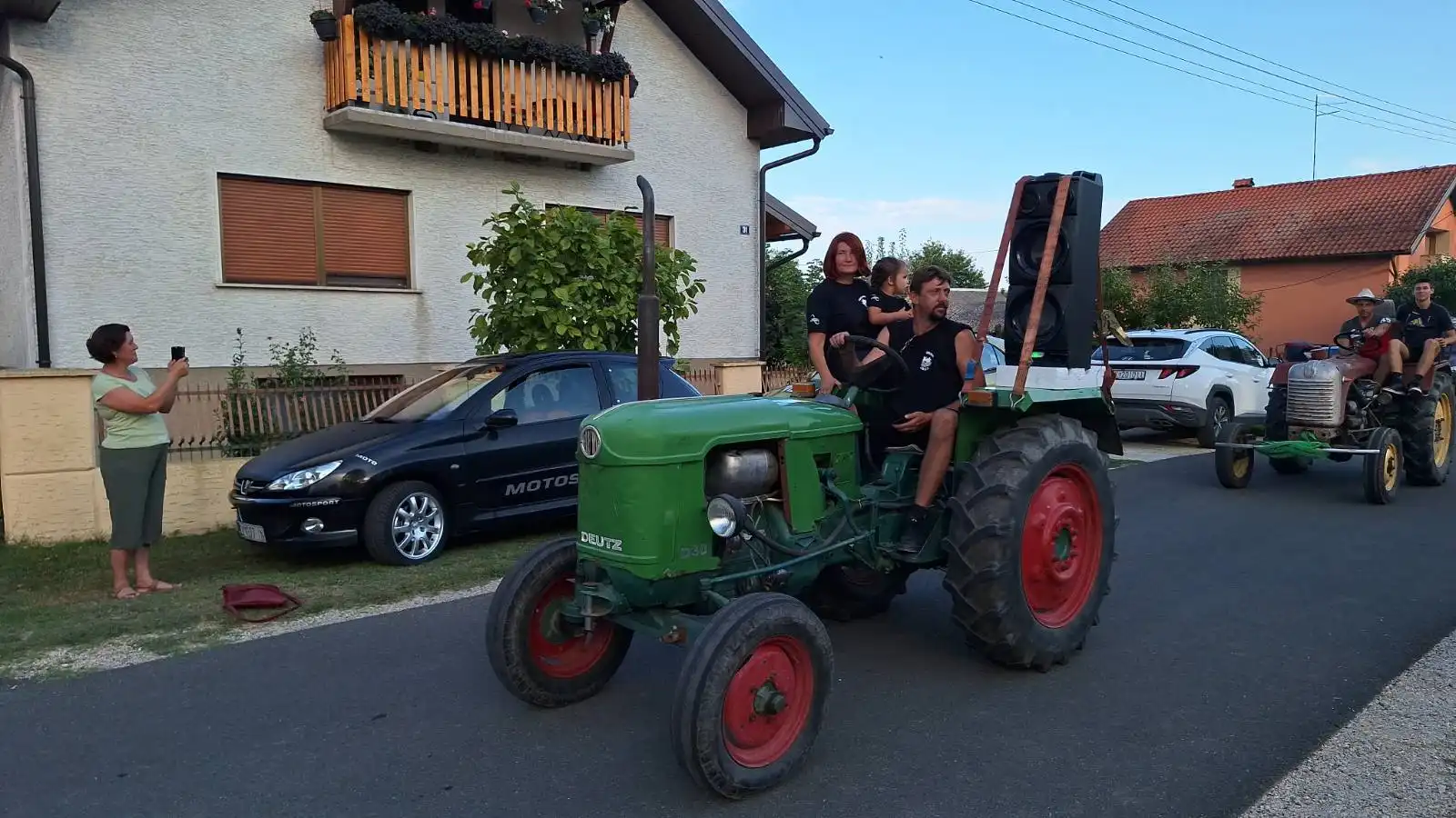 Črna pešta 2024. povorka oldtimera (8)traktor Črna pešta 2024. povorka oldtimera (8)traktor