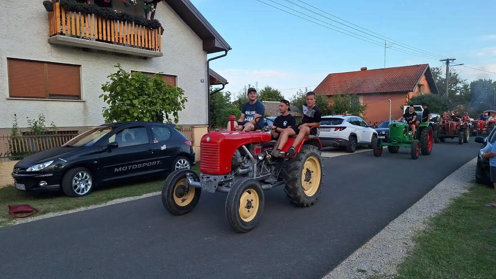 Črna pešta 2024. povorka oldtimera (9) traktor Črna pešta 2024. povorka oldtimera (9) traktor