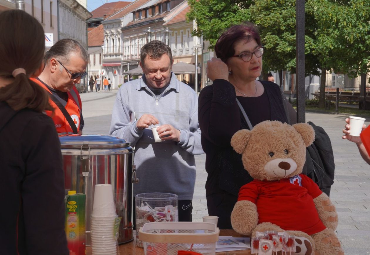 Crveni križ volonteri (30) Crveni križ volonteri (30)
