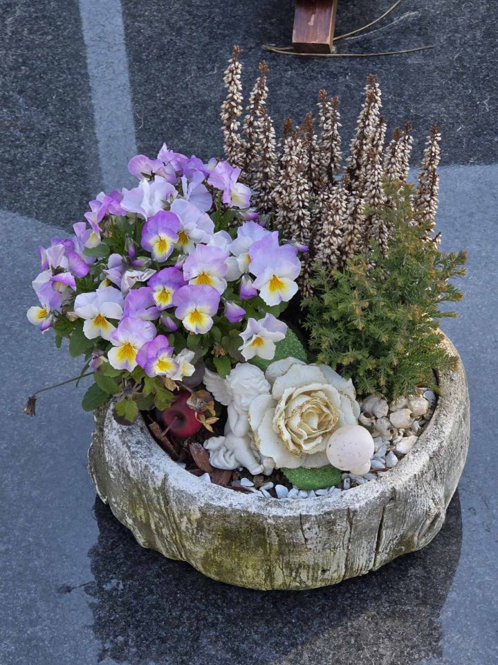 Cvijeće i dekoracije na čakovečkom groblju 2026 (8)