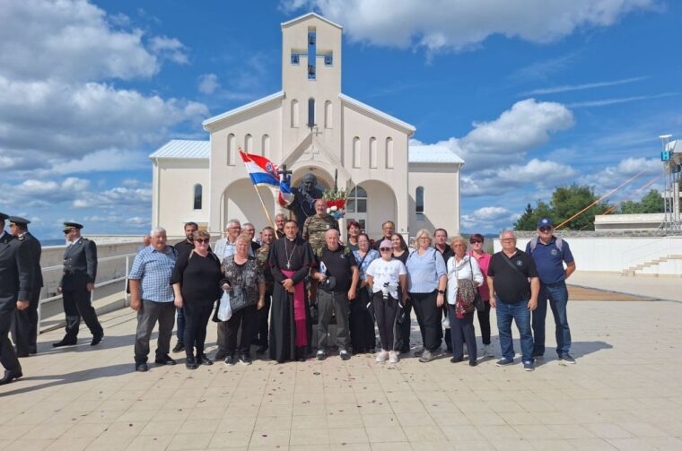 DAN HRVATSKIH MUČENIKA Vjernici iz Međimurja na proslavi u Udbini (1)
