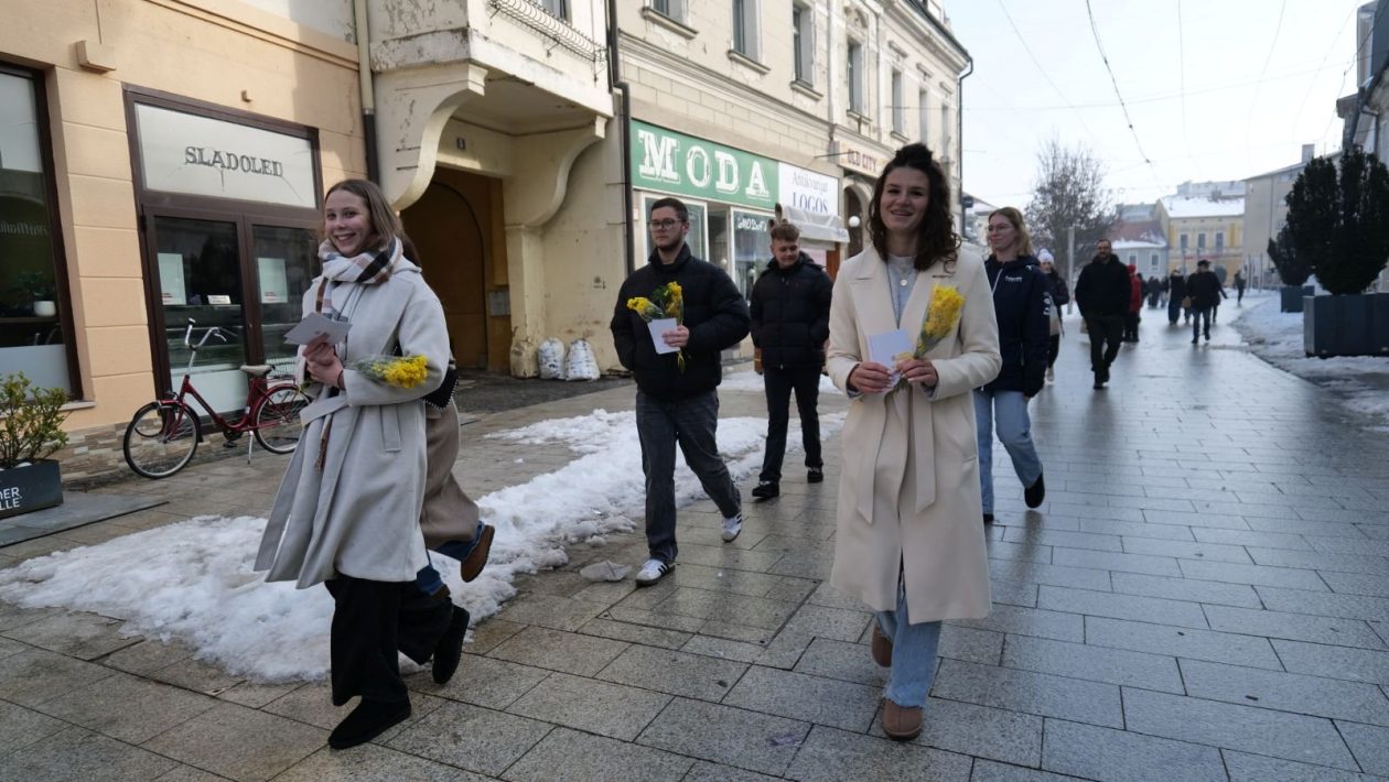 DAN MIMOZA Na Trgu Republike u tijeku tradicionalna akcija podizanja svijesti o raku vrata maternice (1)