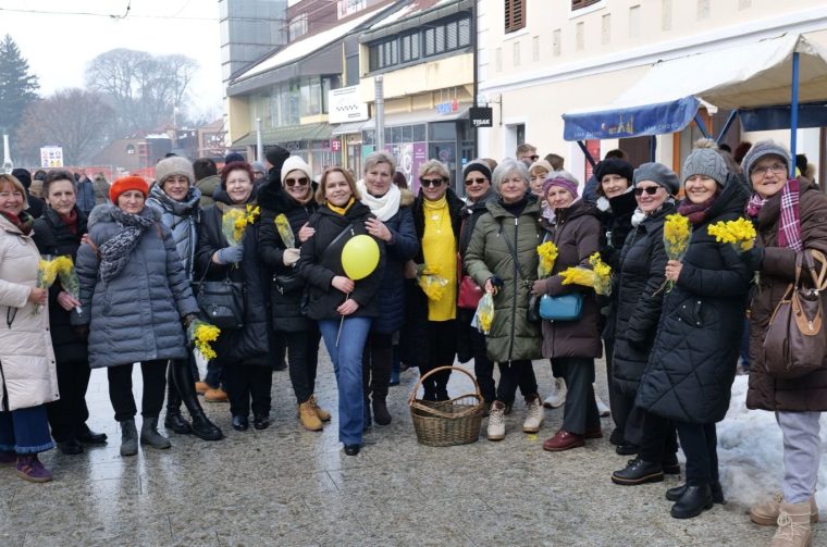 DAN MIMOZA Na Trgu Republike u tijeku tradicionalna akcija podizanja svijesti o raku vrata maternice (24) DAN MIMOZA Na Trgu Republike u tijeku tradicionalna akcija podizanja svijesti o raku vrata maternice (24)