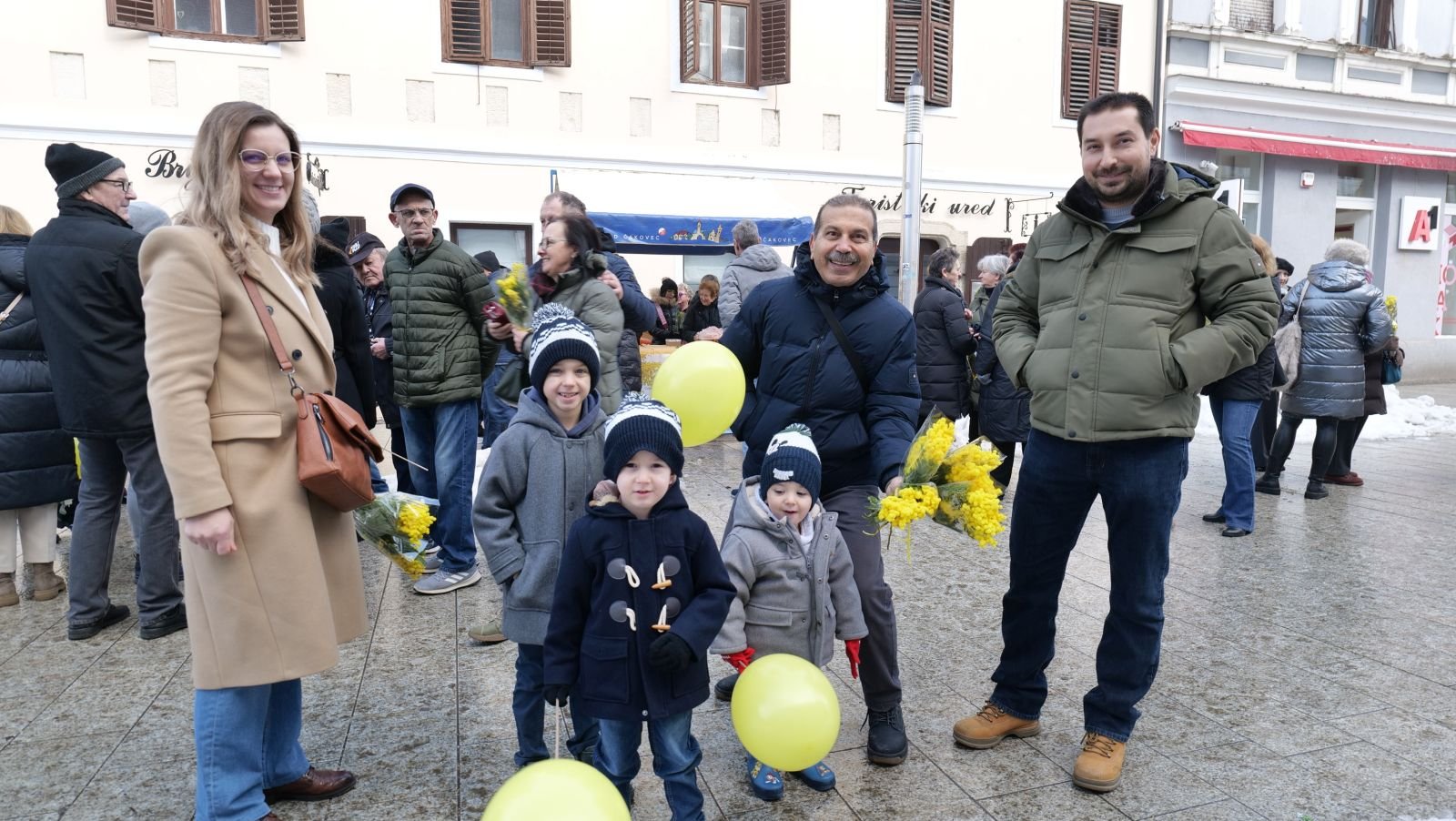 DAN MIMOZA Na Trgu Republike u tijeku tradicionalna akcija podizanja svijesti o raku vrata maternice (26)