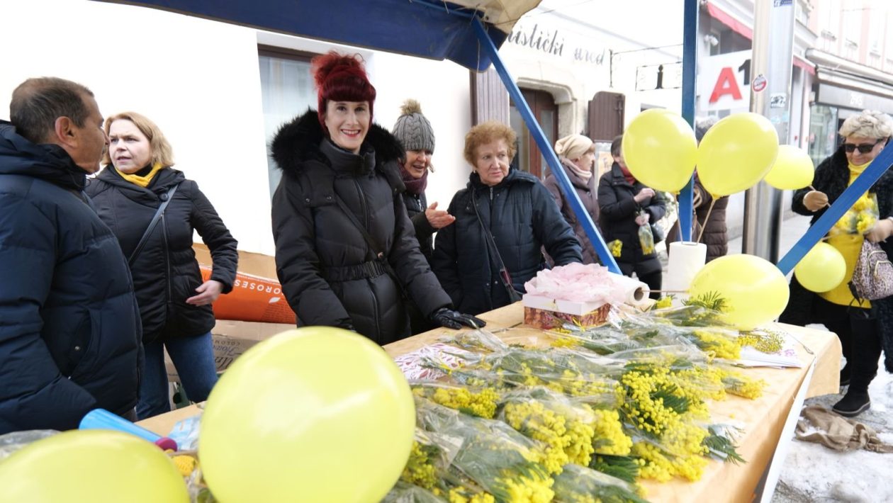DAN MIMOZA Na Trgu Republike u tijeku tradicionalna akcija podizanja svijesti o raku vrata maternice (9)
