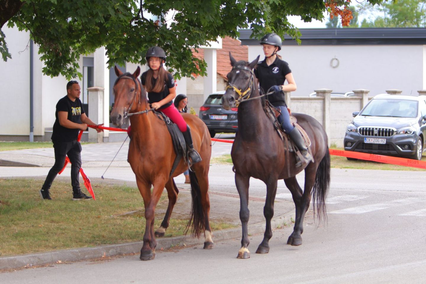 DAN MJESTA Savska Ves slavila uz budnicu, mimohod i nogomet (20)