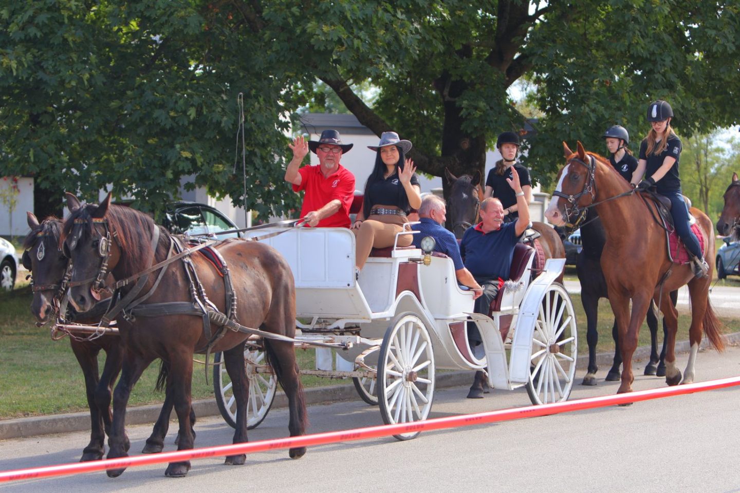 DAN MJESTA Savska Ves slavila uz budnicu, mimohod i nogomet (25)