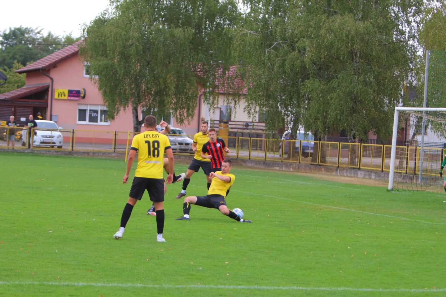 DAN MJESTA Savska Ves slavila uz budnicu, mimohod i nogomet (3)