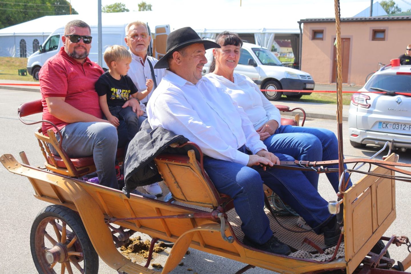 DAN MJESTA Savska Ves slavila uz budnicu, mimohod i nogomet (31)