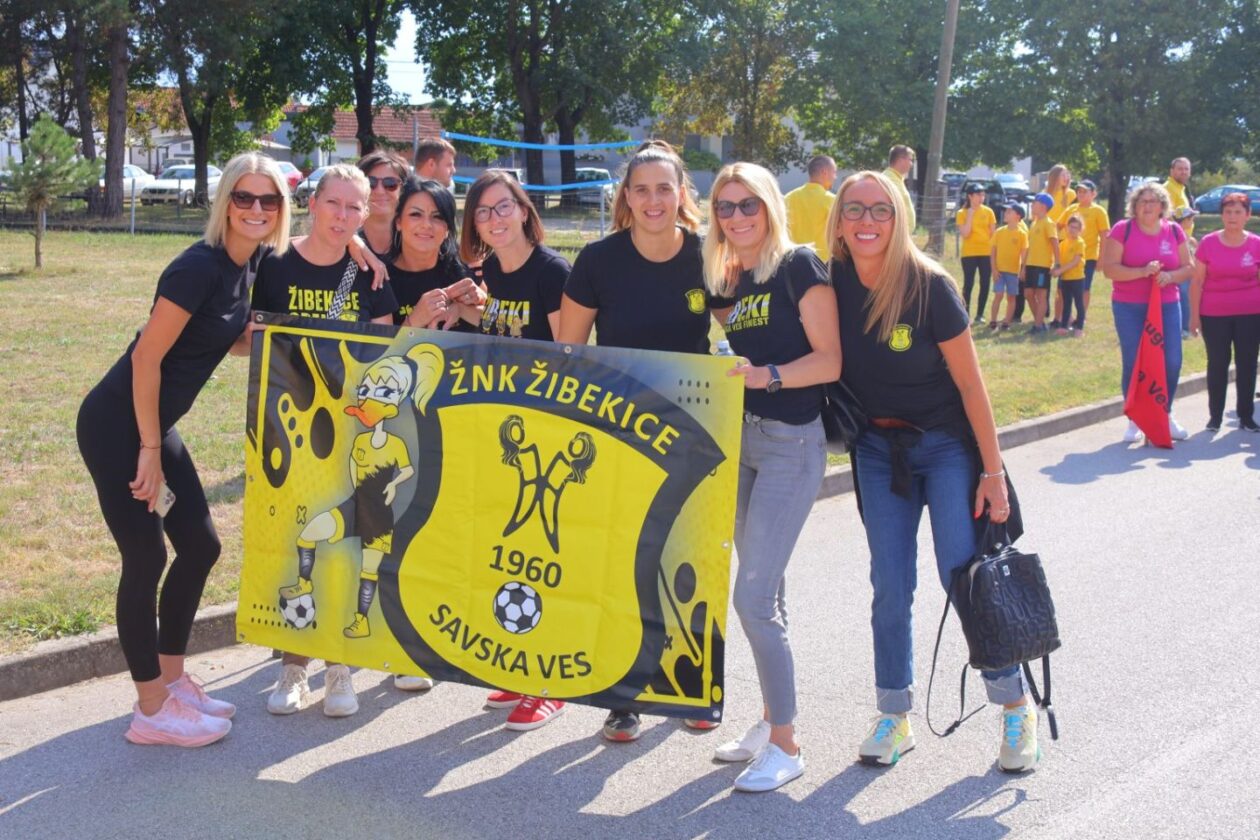 DAN MJESTA Savska Ves slavila uz budnicu, mimohod i nogomet (38) DAN MJESTA Savska Ves slavila uz budnicu, mimohod i nogomet (38)