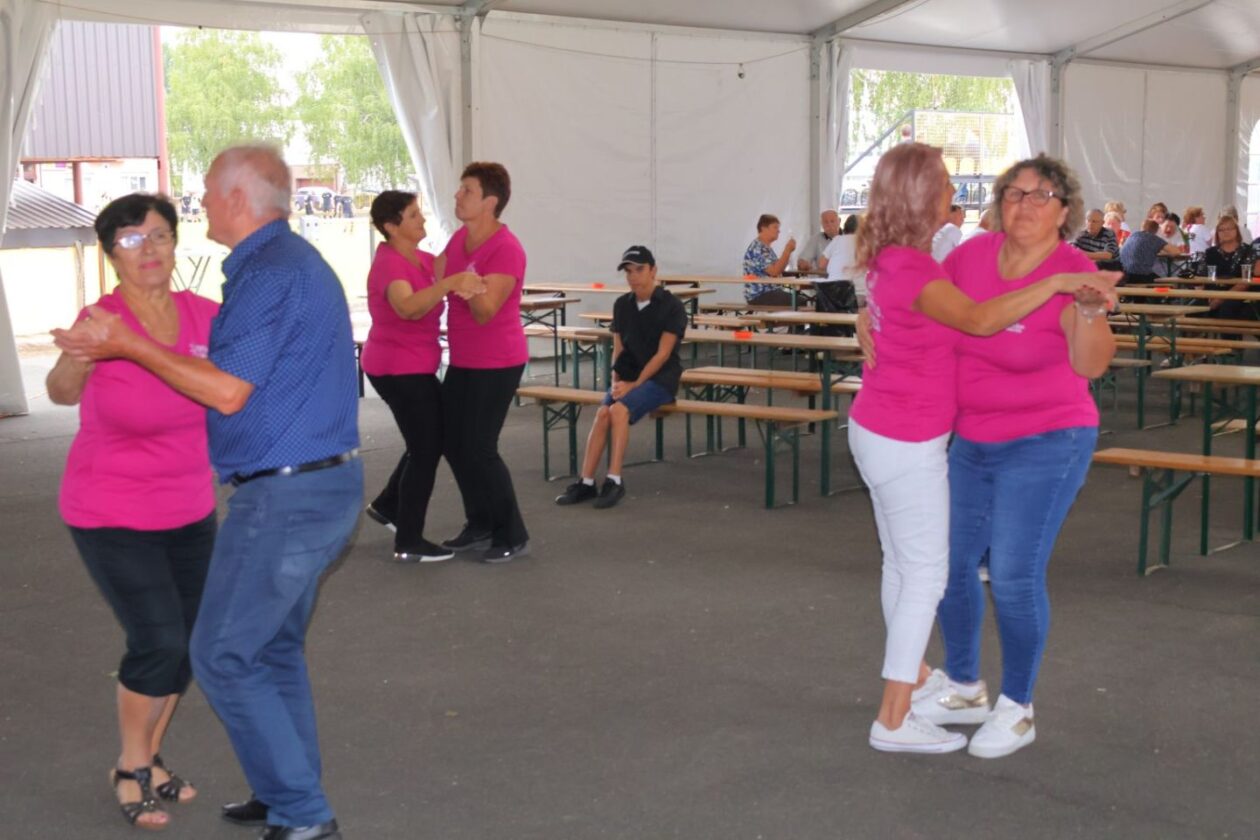 DAN MJESTA Savska Ves slavila uz budnicu, mimohod i nogomet (9) DAN MJESTA Savska Ves slavila uz budnicu, mimohod i nogomet (9)