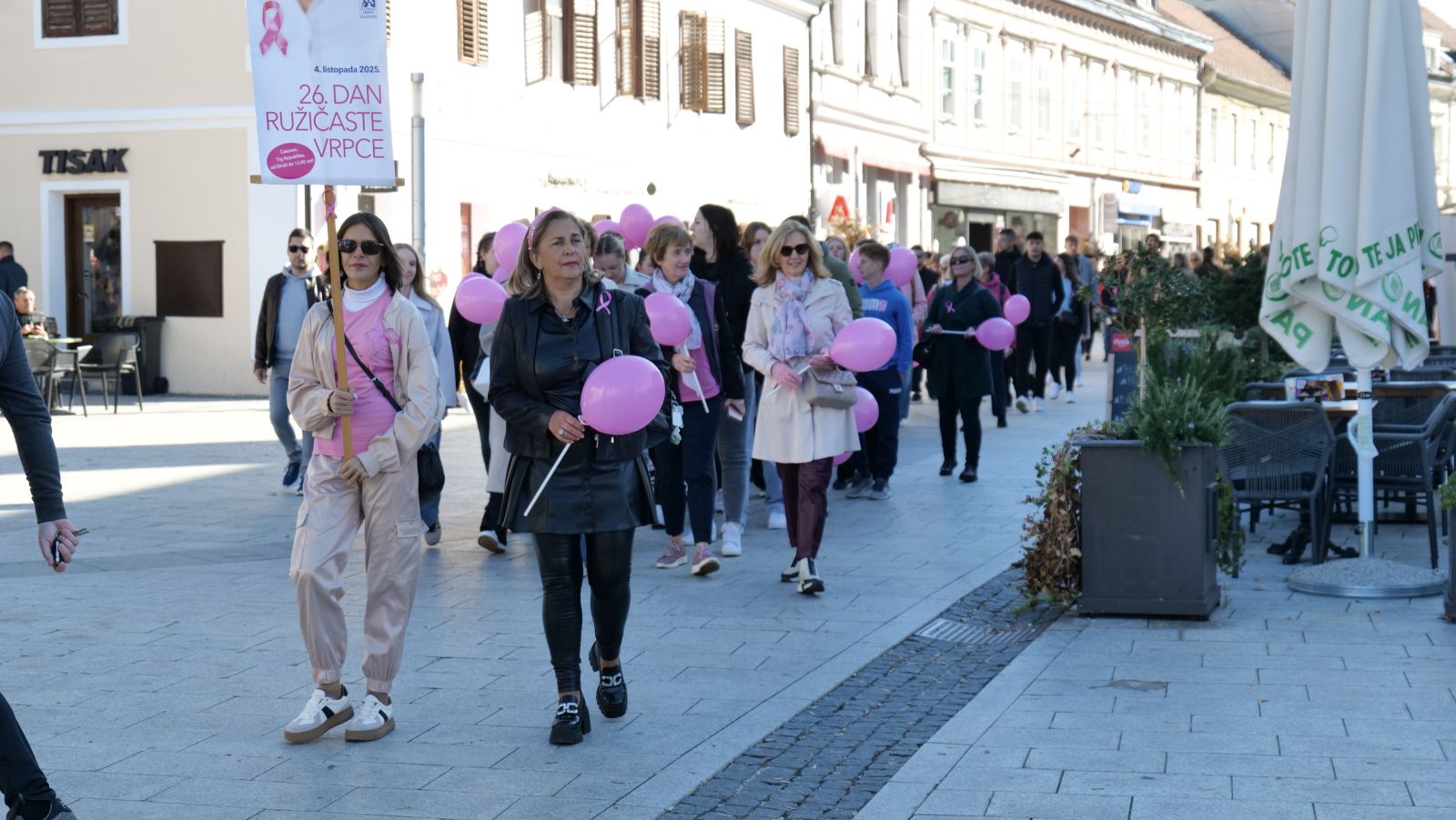 DAN RUŽIČASTE VRPCE Čakovčanke hodale za prevenciju i poručile Odlazak na pregled spašava život (11) DAN RUŽIČASTE VRPCE Čakovčanke hodale za prevenciju i poručile Odlazak na pregled spašava život (11)